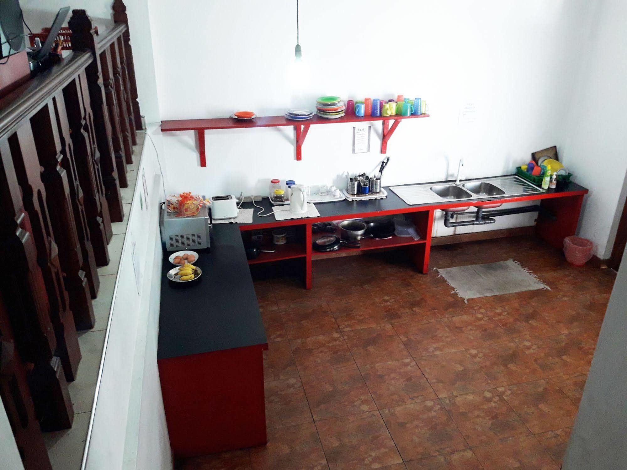 Kandy Walkers Hostel Tennekumbura Ngoại thất bức ảnh