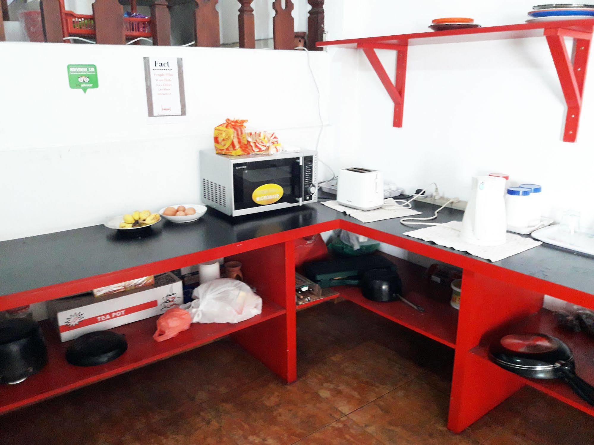 Kandy Walkers Hostel Tennekumbura Ngoại thất bức ảnh