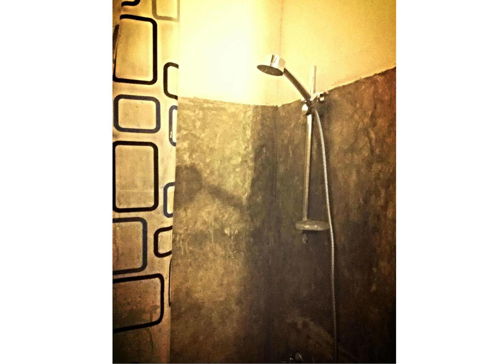 Kandy Walkers Hostel Tennekumbura Ngoại thất bức ảnh