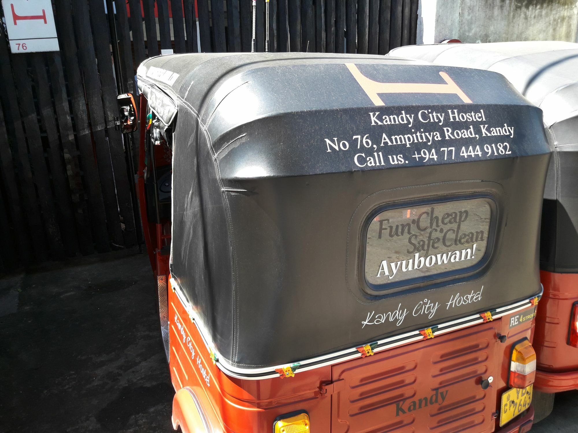 Kandy Walkers Hostel Tennekumbura Ngoại thất bức ảnh