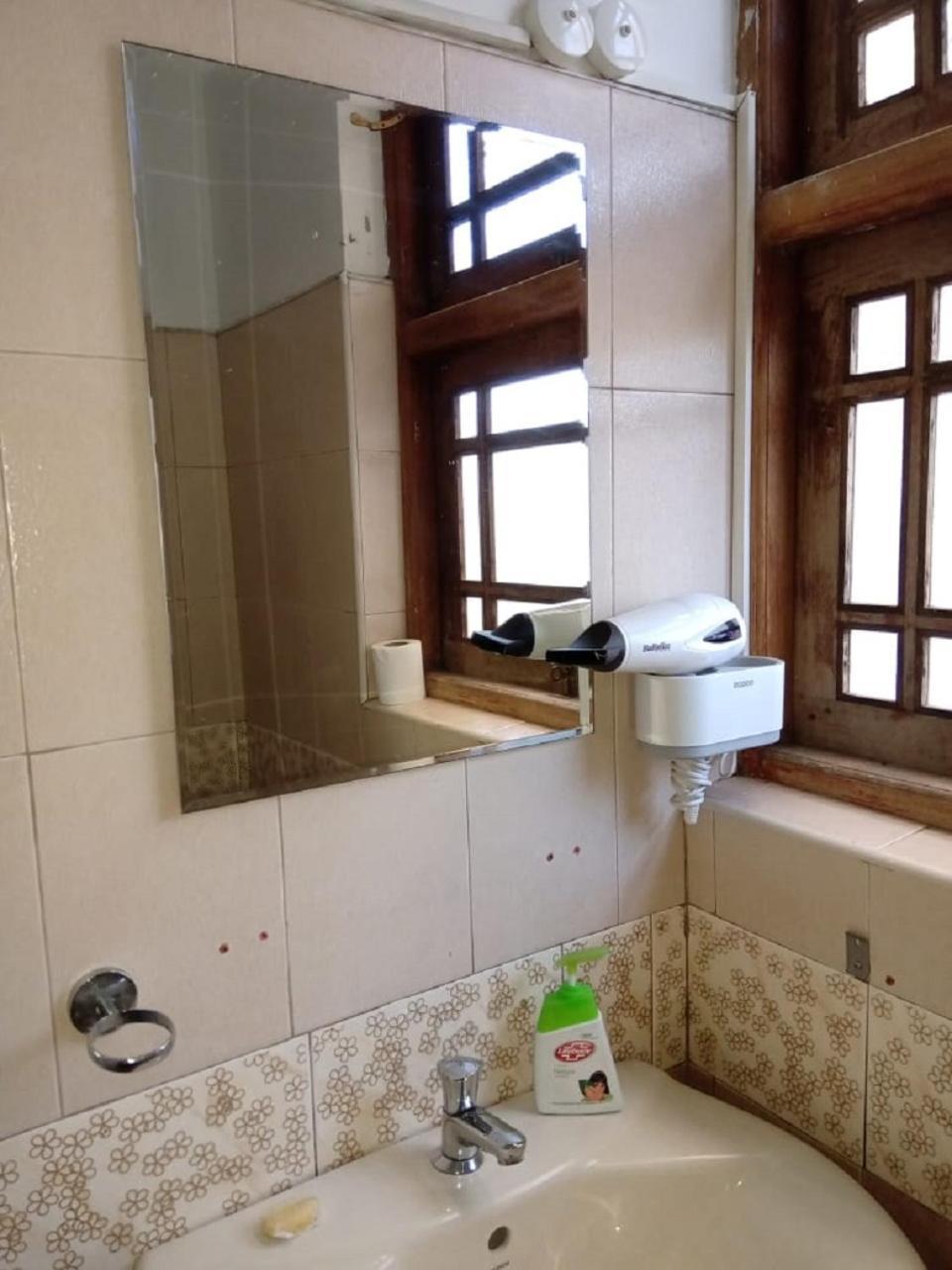 Kandy Walkers Hostel Tennekumbura Ngoại thất bức ảnh